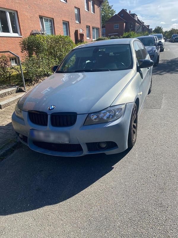 Andere farben Gebraucht 2007 BMW 318 Limousine | 1.700 € - Bild 1/4