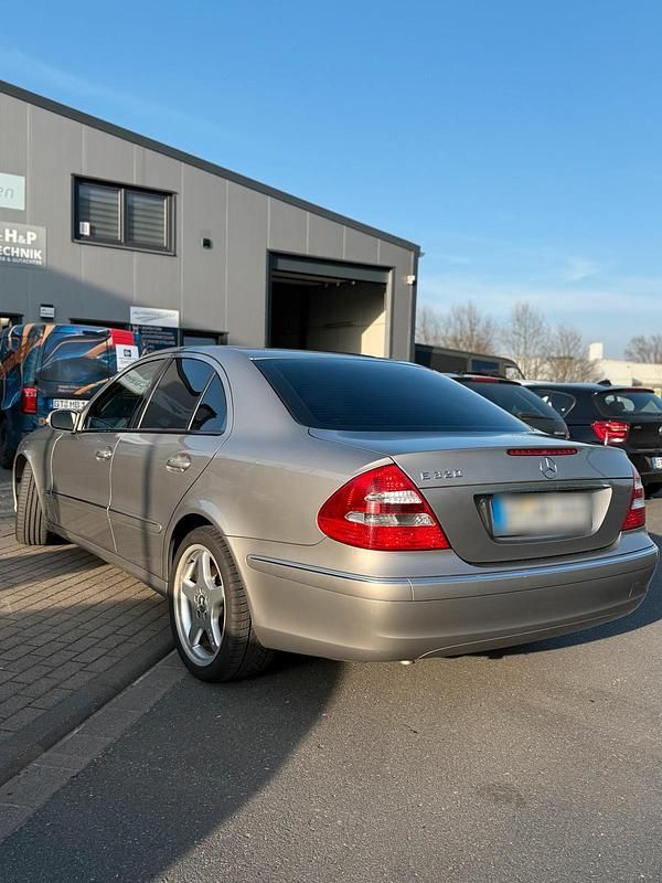 Gebraucht Mercedes E320 224 PS (164 kW) 2002 Grau Limousine