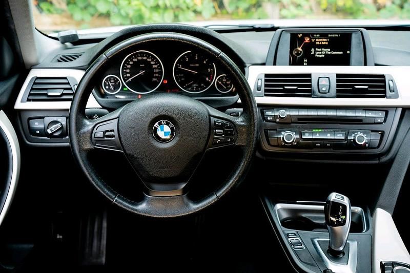 Gebraucht BMW 316 116 PS (85 kW) 2014 Weiß Limousine