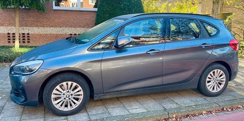 Grau Gebraucht 2019 BMW 220 Active Tourer Van / Kleinbus | 17.000 € (Superpreis) - Bild 1/4