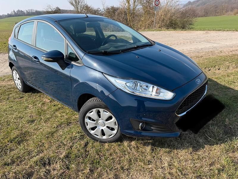 Gebraucht Ford Fiesta 95 PS (69 kW) 2017 Blau Limousine