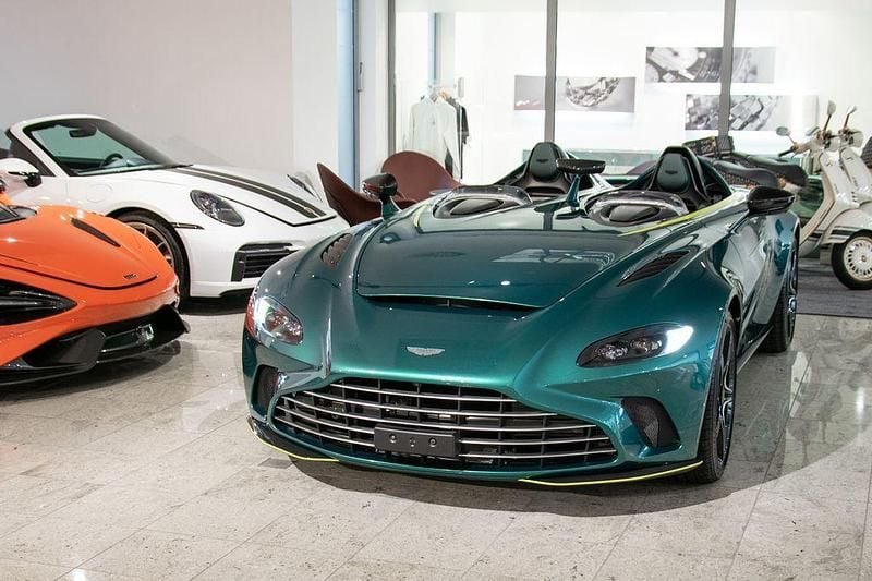 Neu Aston Martin V12 Vantage 725 PS (533 kW) 2025 Grün Cabrio