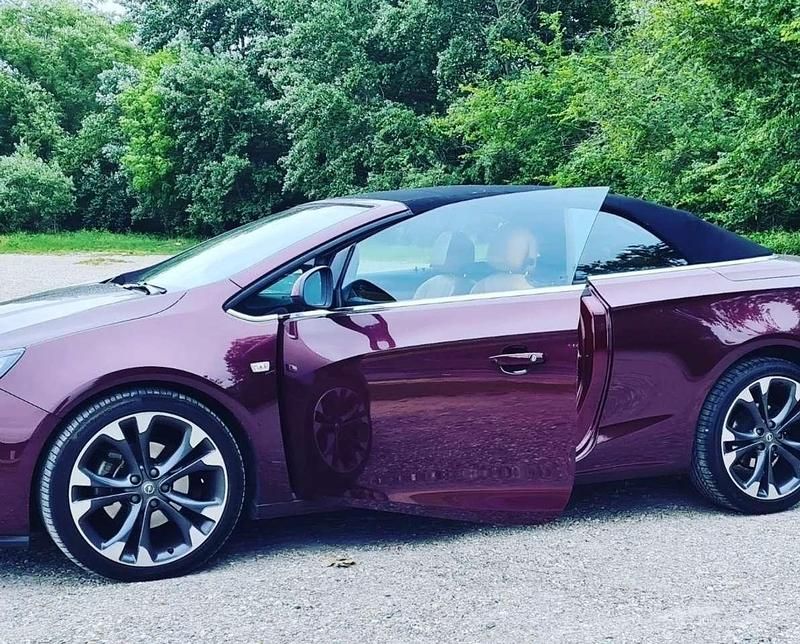 Rot Gebraucht 2014 Opel Cascada Innovation Cabrio | 16.500 € (Teuer) - Bild 1/4