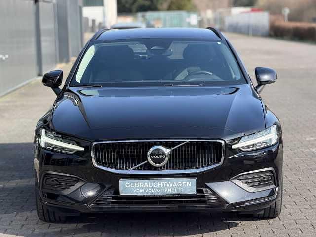 Gebraucht Volvo V60 145 PS (106 kW) 2024 Kombi