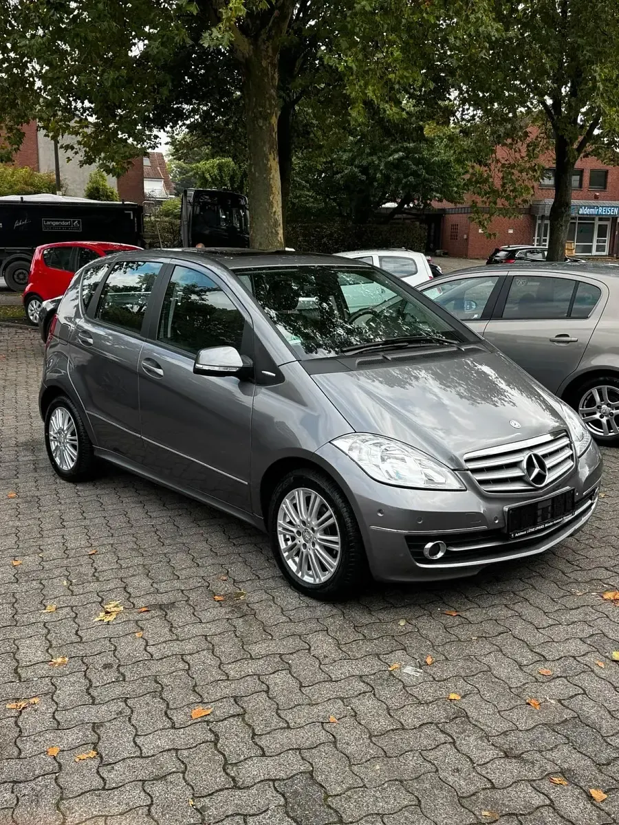 Gebraucht Mercedes A180 109 PS (80 kW) 2011 Silber Kleinwagen