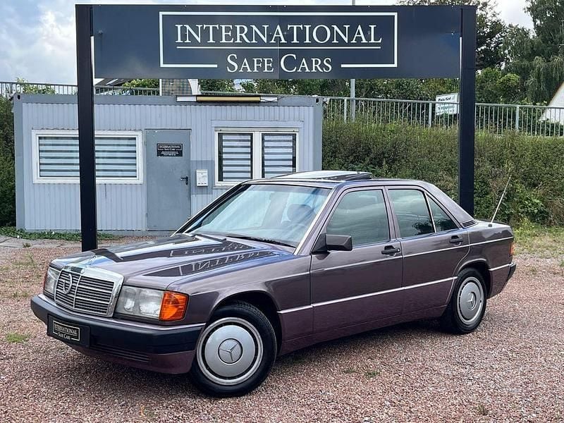 Braun Gebraucht 1992 Mercedes 190 Limousine | 6.900 € - Bild 1/4