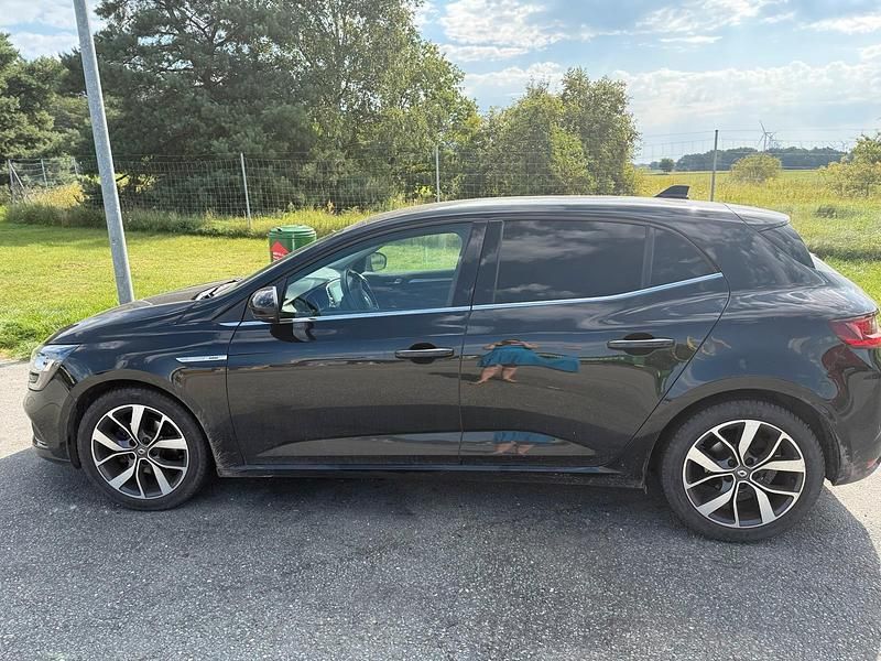 Schwarz Gebraucht 2016 Renault Mégane III Bose Edition Kleinwagen | 5.000 € (Superpreis) - Bild 1/4