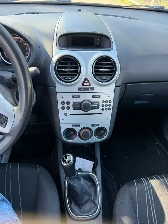 Gebraucht Opel Corsa Edition 80 PS (58 kW) 2009 Silber Kleinwagen