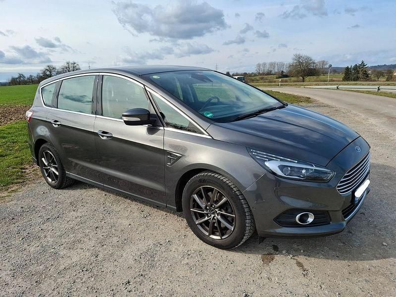 Gebraucht Ford S-MAX Titanium 150 PS (110 kW) 2016 Grau Van / Kleinbus