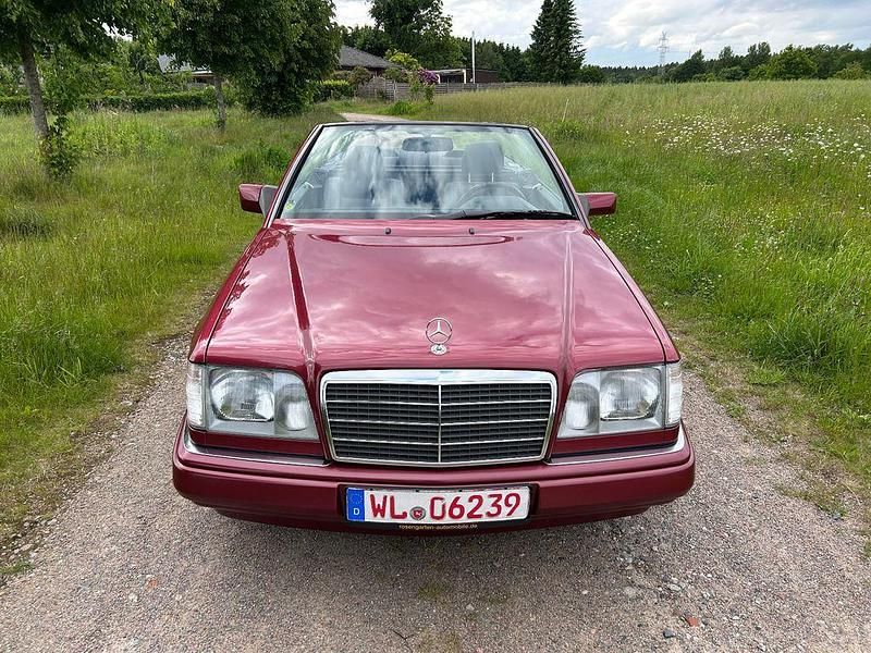 Second-hand Mercedes E320 220 CP (161 kW) 1994 Roșu Cabrio