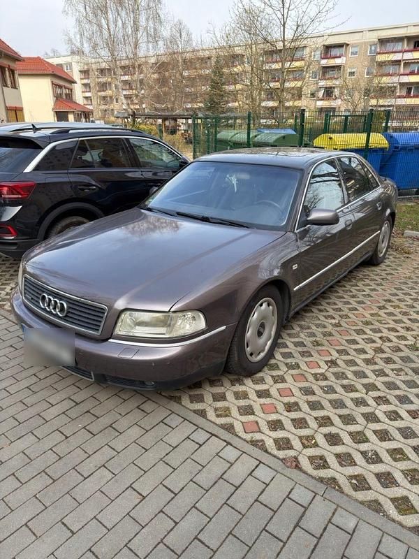 Second-hand Audi A8 310 CP (228 kW) 2001 Maro Berlinǎ
