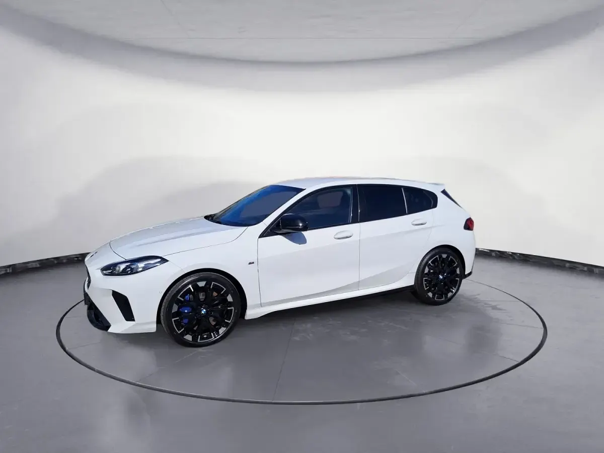 Gebraucht BMW M135 Performance 300 PS (220 kW) 2025 Weiß Kleinwagen