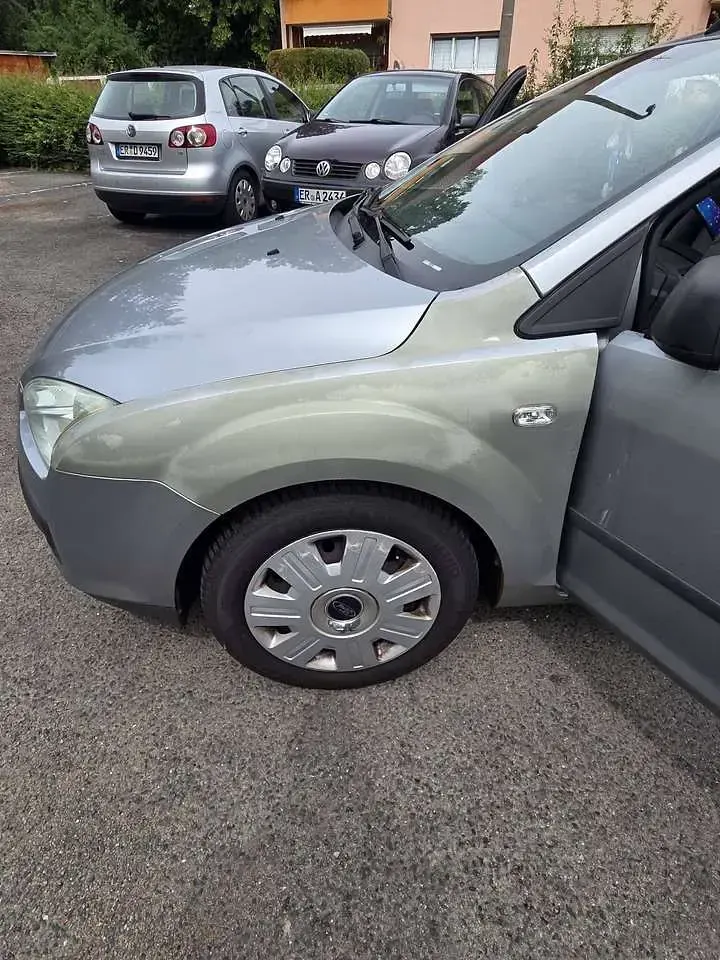 Gebraucht Ford Focus Trend 101 PS (74 kW) 2005 Silber Kombi