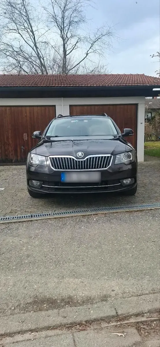 Gebraucht Skoda Superb 170 PS (125 kW) 2014 Braun Kombi