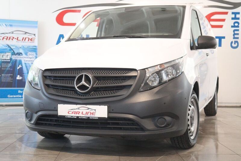 Weiß Gebraucht 2020 Mercedes Vito Van / Kleinbus | 16.888 € (Guter Preis) - Bild 1/4