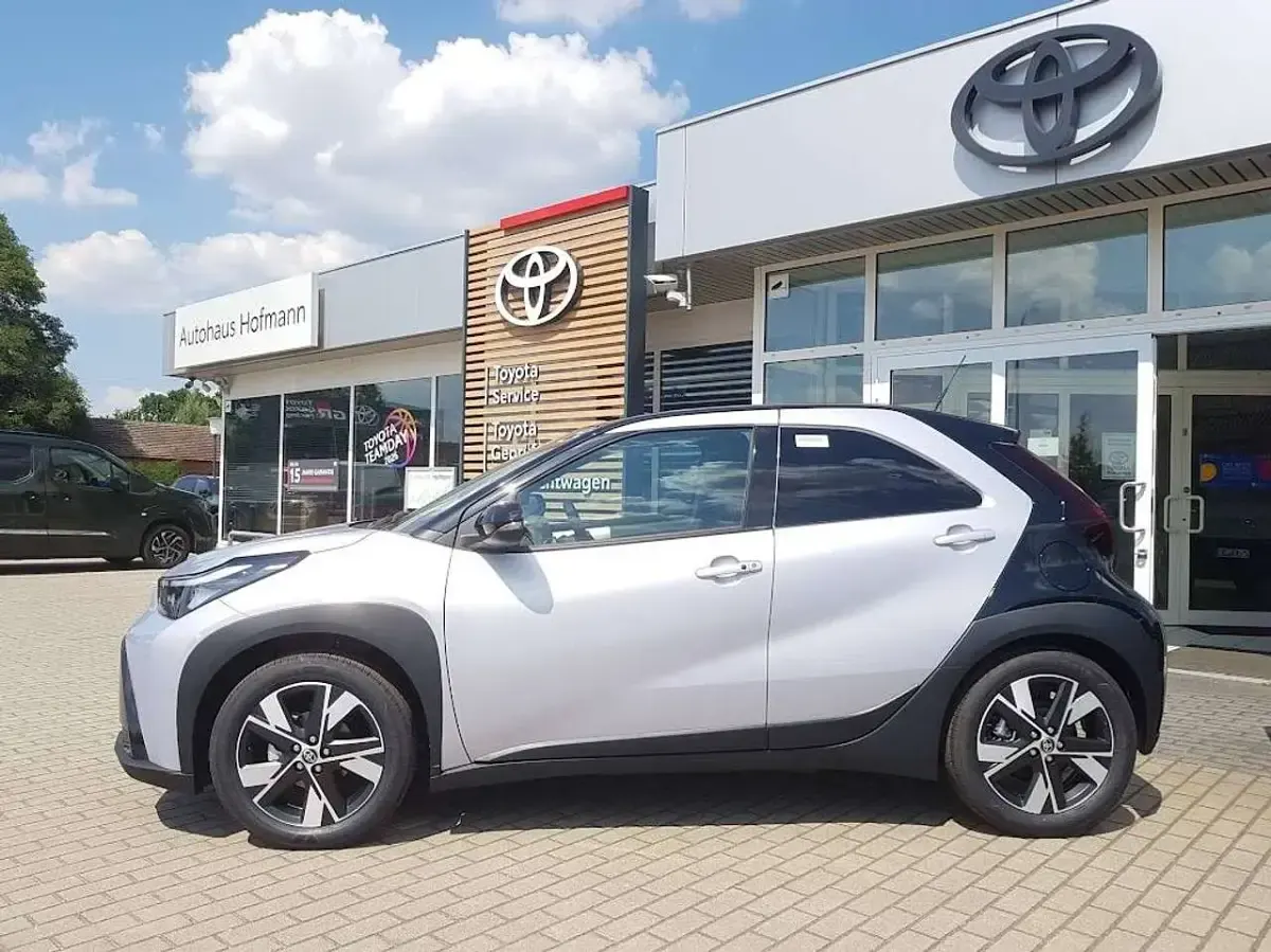 Neu Toyota Aygo X 116 PS (85 kW) 2026 Light purple metallic SUV