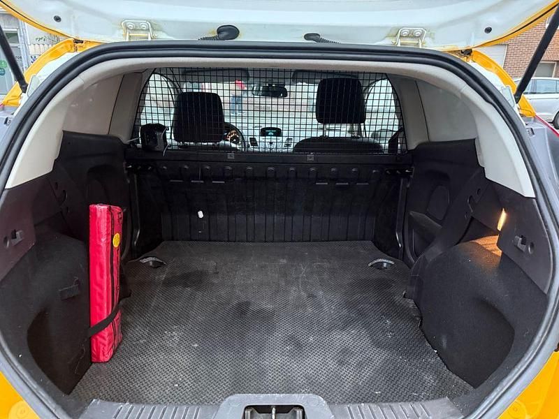 Gebraucht Ford Fiesta 82 PS (60 kW) 2013 Weiß Van