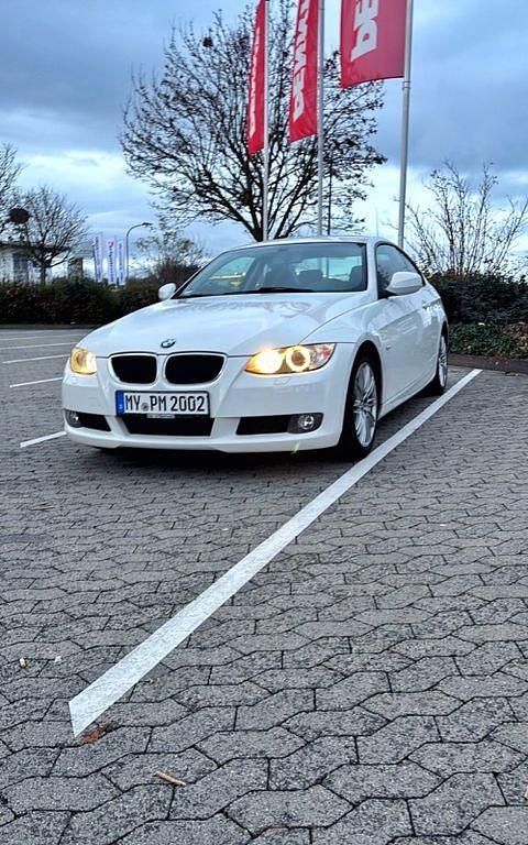 Weiß Gebraucht 2009 BMW 320 Coupé | 7.000 € (Fairer Preis) - Bild 1/4
