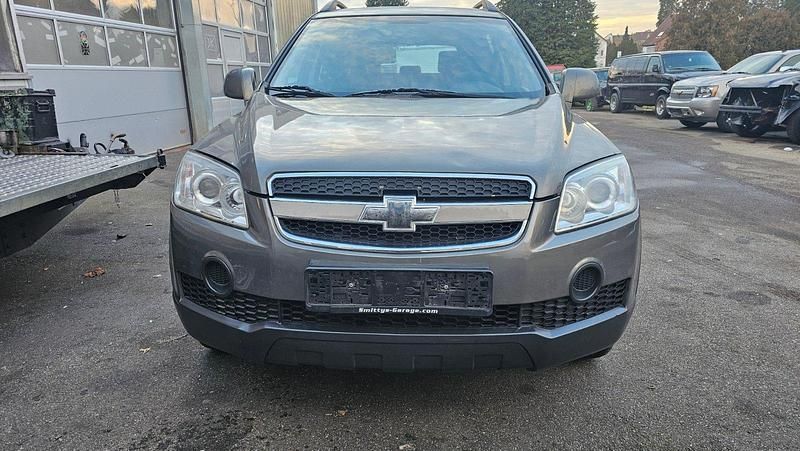 Silber Gebraucht 2009 Chevrolet Captiva SUV | 2.850 € (Guter Preis) - Bild 1/4