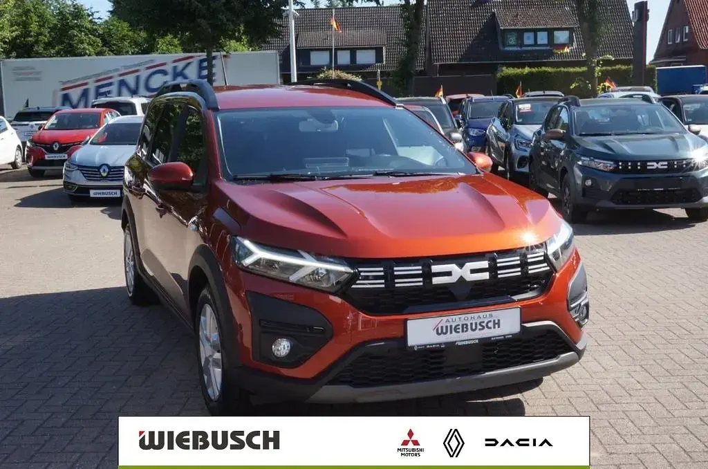 Gebraucht Dacia Jogger Expression 141 PS (103 kW) 2023 Braun Van / Kleinbus