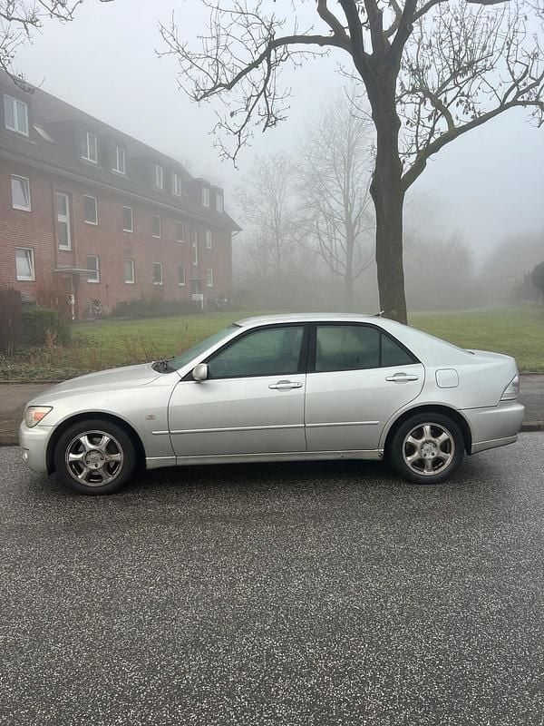 Gebraucht Lexus IS200 155 PS (114 kW) 2000 Silber Limousine