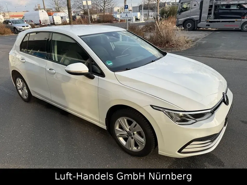 Gebraucht VW Golf VIII Life 150 PS (110 kW) 2020 Weiß Limousine