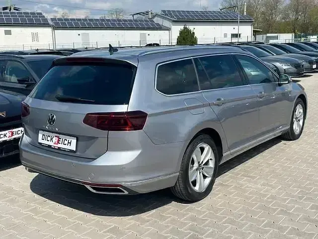 Gebraucht VW Passat Elegance 200 PS (147 kW) 2023 Silber Kombi