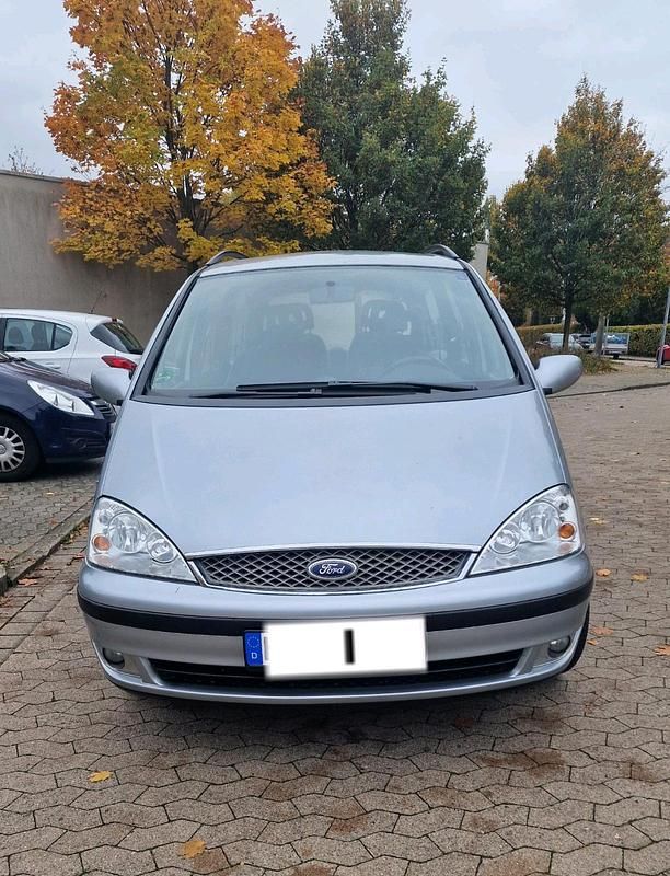 Silber Gebraucht 2004 Ford Galaxy Ghia Van / Kleinbus | 3.850 € (Fairer Preis) - Bild 1/4