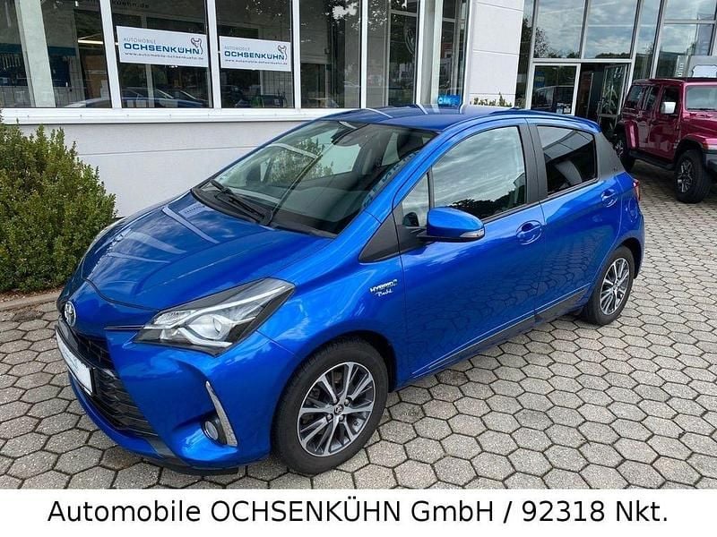 Blau Gebraucht 2019 Toyota Yaris Hybrid Club Limousine | 13.890 € (Guter Preis) - Bild 1/4