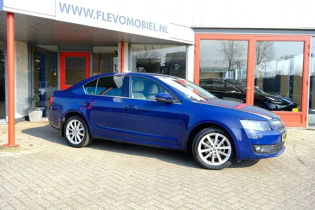 Gebraucht Skoda Octavia Business Line 140 PS (102 kW) 2014 Blau Kleinwagen