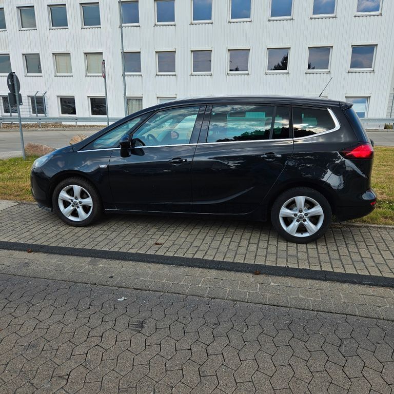 Schwarz Gebraucht 2013 Opel Zafira Tourer Van / Kleinbus | 5.900 € (Superpreis) - Bild 1/4