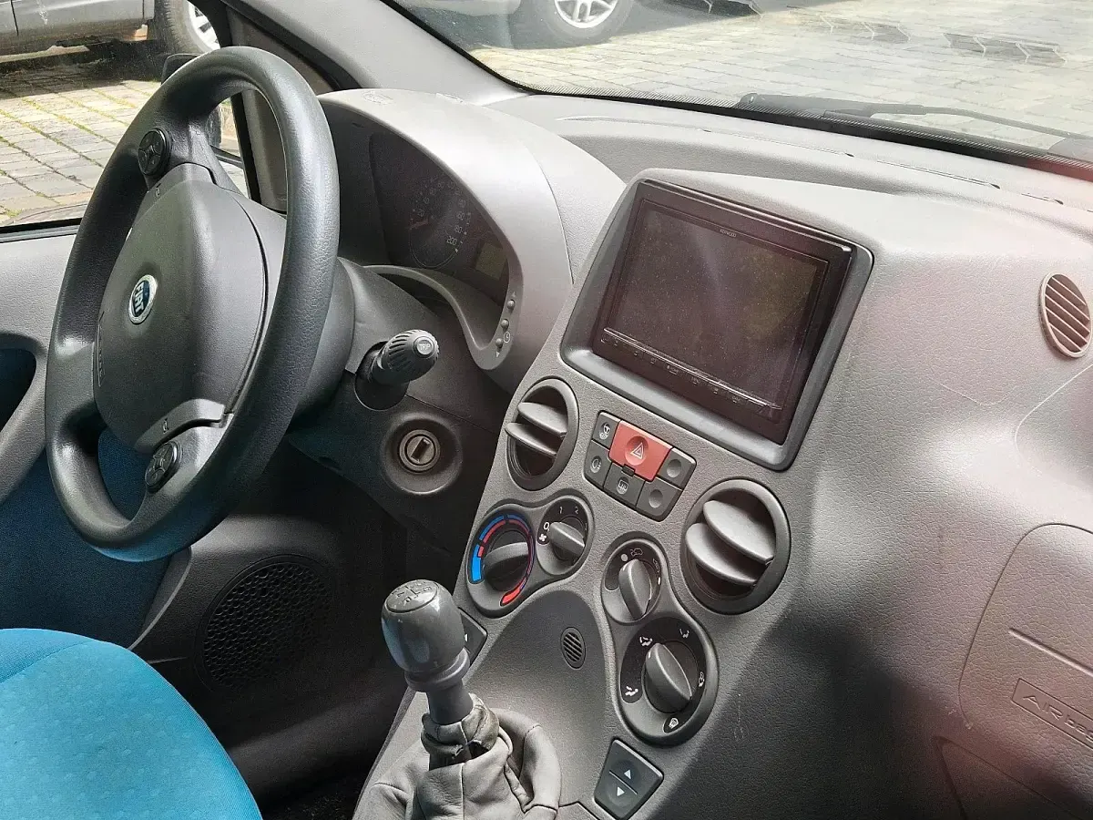 Używany Fiat Panda 60 KM (44 kW) 2004 Niebieski Hatchback