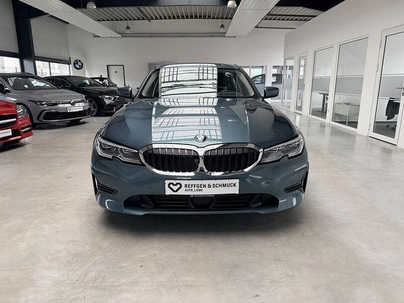 Gebraucht BMW 320 Advantage 184 PS (135 kW) 2019 Blau (metallic) Limousine