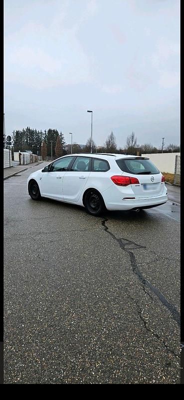 Gebraucht Opel Astra 165 PS (121 kW) 2013 Weiß Kombi