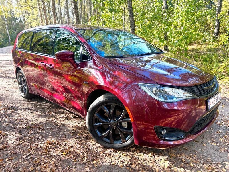 Rot Gebraucht 2019 Chrysler Pacifica SUV | 18.500 € - Bild 1/4