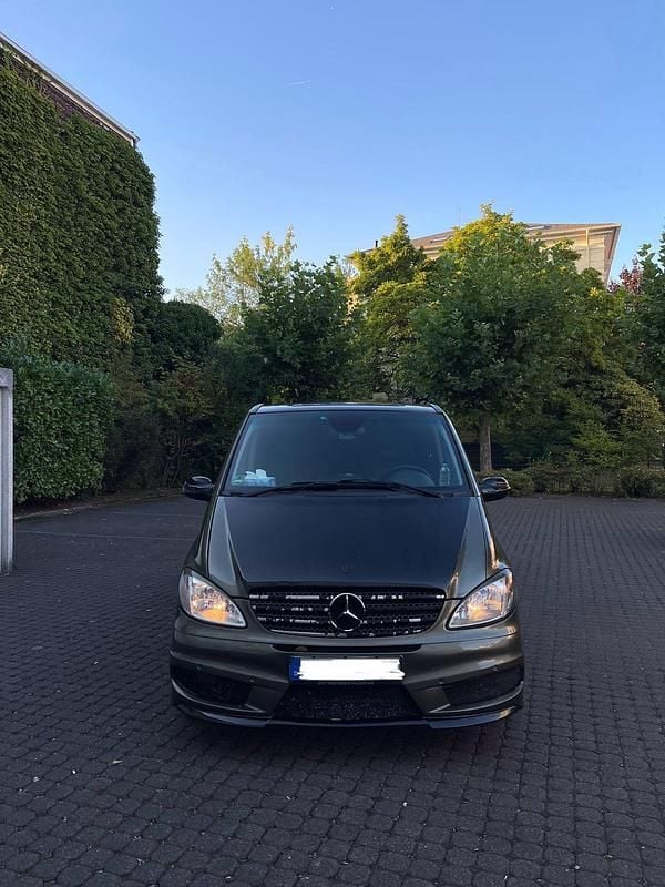 Grün Gebraucht 2006 Mercedes Viano Van / Kleinbus | 6.900 € (Guter Preis) - Bild 1/4