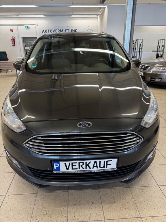 Grau Gebraucht 2017 Ford C-MAX Titanium Van / Kleinbus | 9.890 € (Fairer Preis) - Bild 1/4