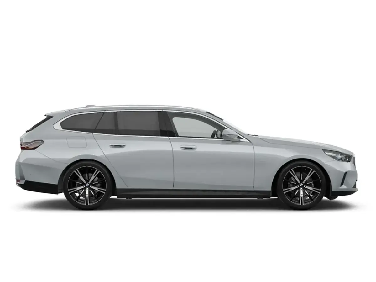 Gebraucht BMW 520 M Sport 197 PS (144 kW) 2025 Brooklyn grau metallic Kombi