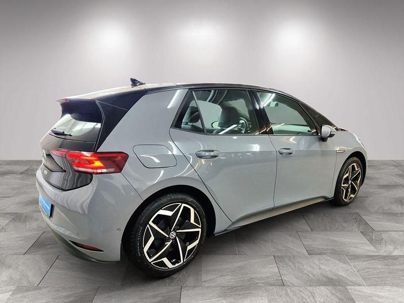 Gebraucht VW ID.3 Pro 150 kW (204 PS) 2023 C2 mondsteingrau Kleinwagen