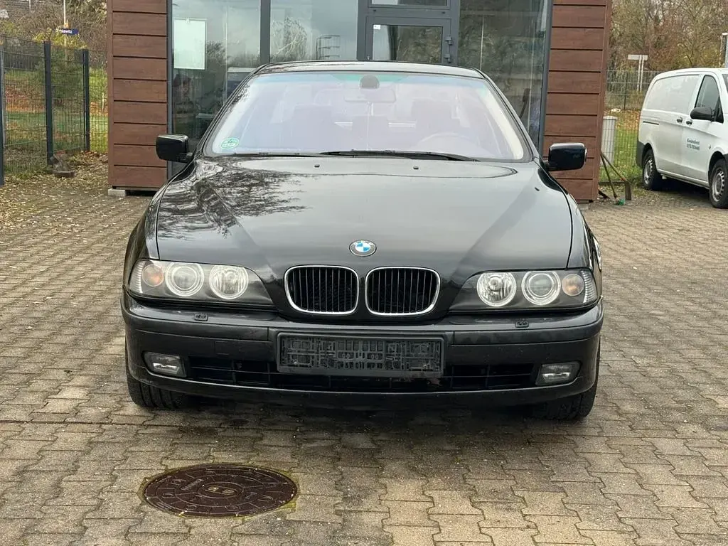 Käytetty BMW 523 Shadowline 170 HP (125 kW) 2000 Musta Sedan