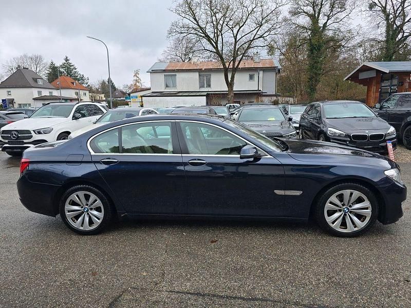 Gebraucht BMW 730 Sport Line 258 PS (189 kW) 2012 Blau Limousine