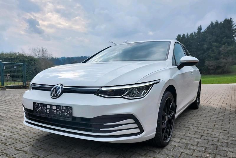 Gebraucht VW Golf VII Life 150 PS (110 kW) 2020 Weiß Limousine