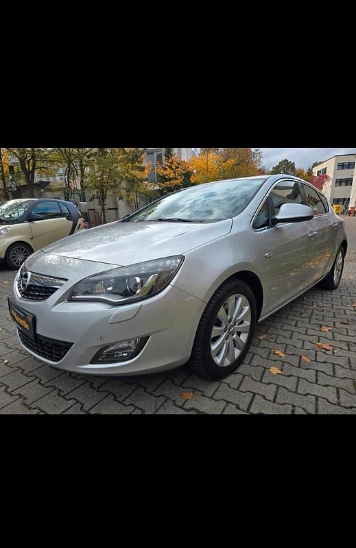 Gebraucht Opel Astra Innovation 179 PS (131 kW) 2010 Silber Kombi
