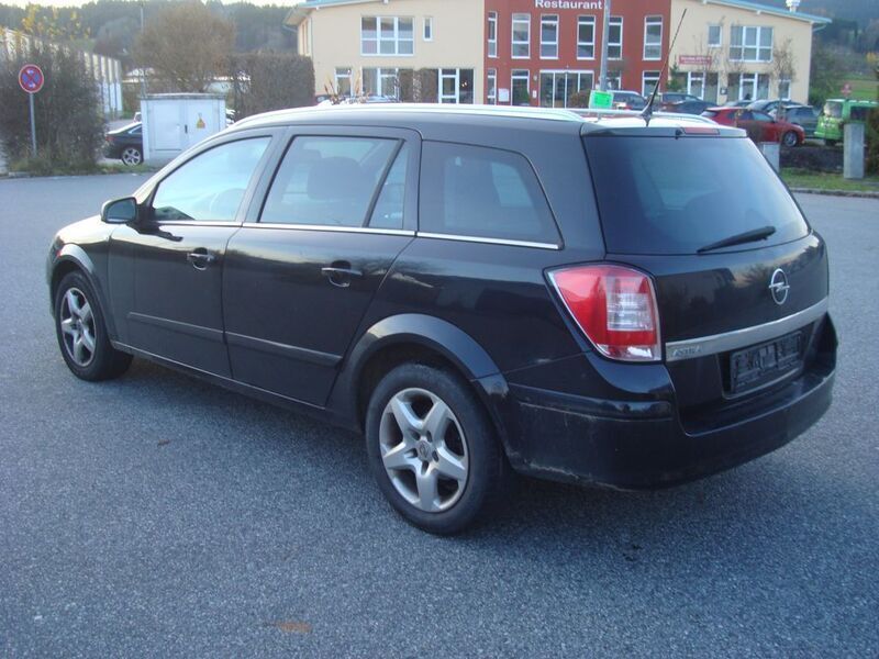 Gebraucht Opel Astra Innovation 90 PS (66 kW) 2008 Schwarz Limousine