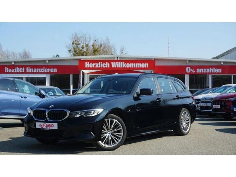 Gebraucht BMW 318 Advantage 150 PS (110 kW) 2021 Saphirschwarz metallic (metallic) Kombi