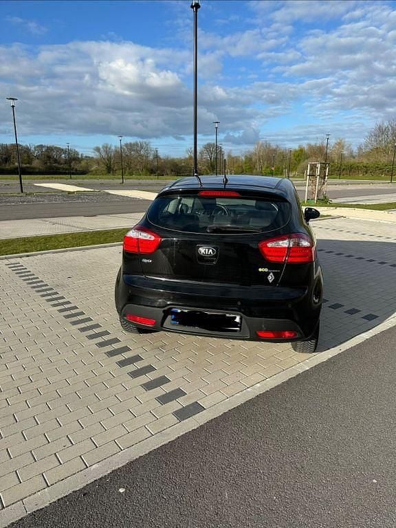 Gebraucht Kia Rio 109 PS (80 kW) 2013 Schwarz Limousine