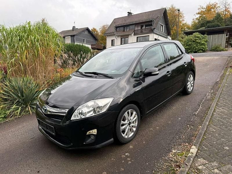 Night time black Gebraucht 2011 Toyota Auris Hybrid Executive Kleinwagen | 7.700 € (Guter Preis) - Bild 1/4