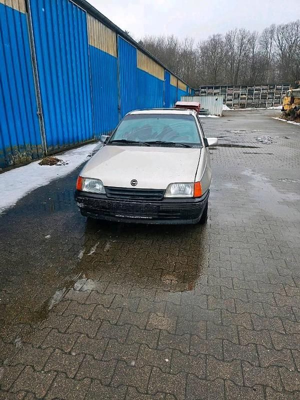 Gebraucht Opel Kadett 75 PS (55 kW) 1991 Silber Kleinwagen