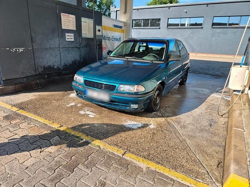 Second-hand Opel Astra 101 CP (74 kW) 1997 Verde Hatchback