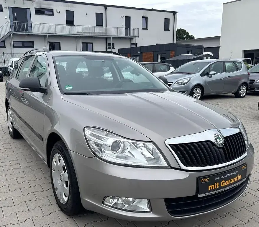 Gebraucht Skoda Octavia 122 PS (89 kW) 2011 Grau Limousine